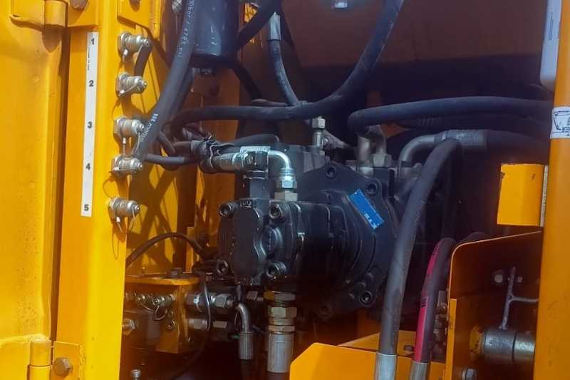 OmecoHub - Immagine JCB JS130W